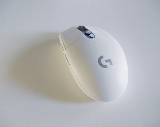 Wireless RGB Gaming Mouse - Ergonomic Design, 7200 DPI, Programmable Buttons